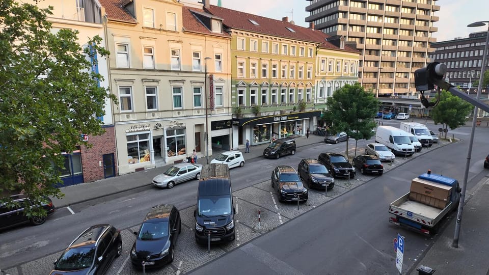Neighbourhood, View (from property/room), City view, Street view, Location, Parking