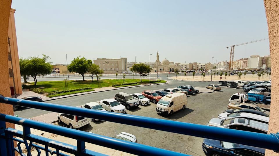 Neighbourhood, Balcony/Terrace, City view, Street view, Location, Parking
