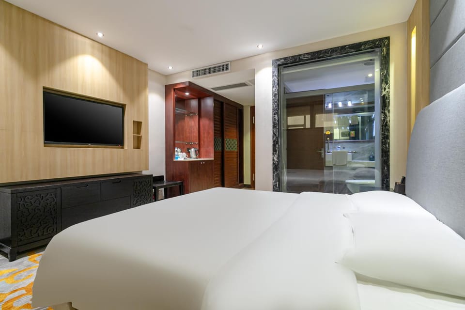 Bed, TV and multimedia, Bedroom