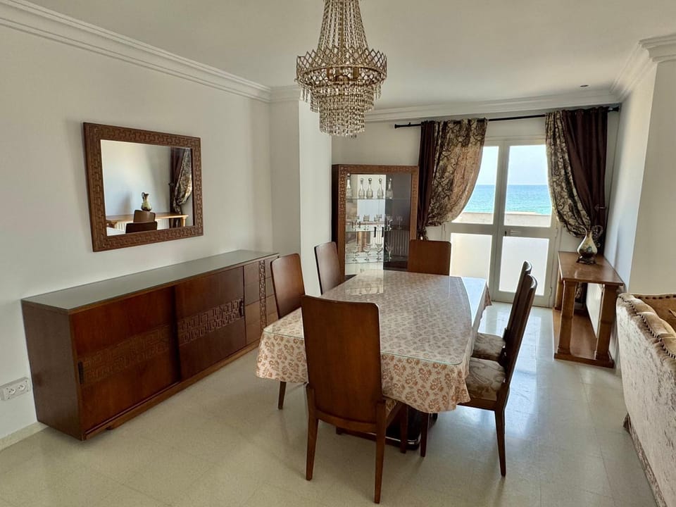 Seating area, Dining area