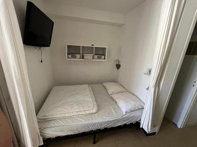 Studio proche mer et port avec terrasse Apartment in Le Grau-du-Roi