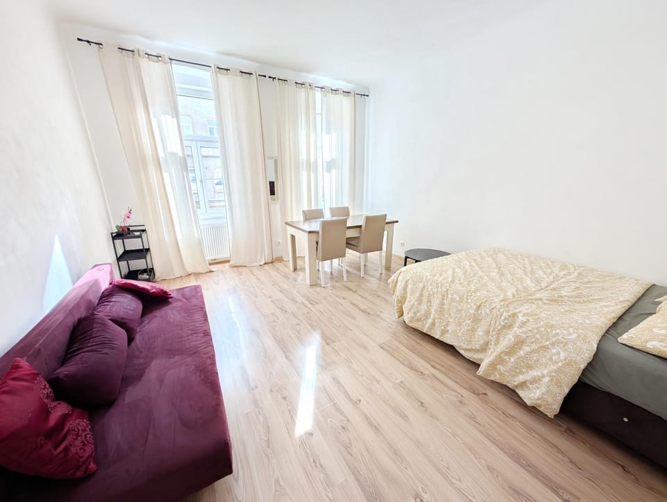 Charming Stay - Close to Vienna Attractions MZ18 Apartment in Vienna