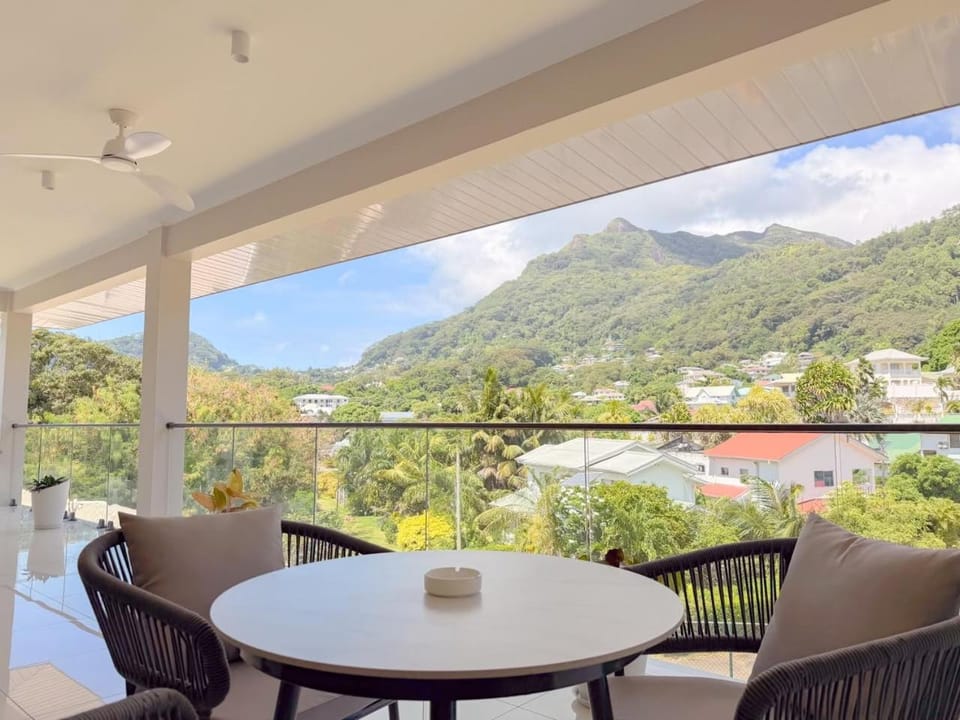 Balcony/Terrace, Mountain view