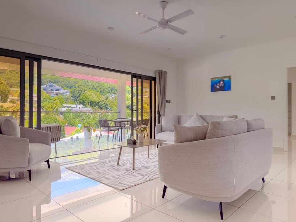 Living room, Mountain view