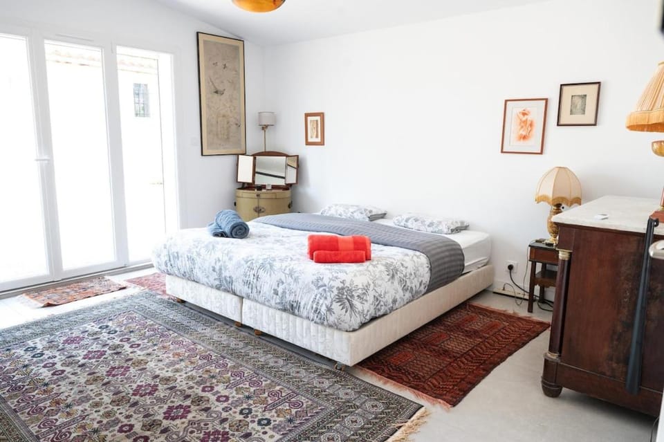 Shower, Bed, Bedroom