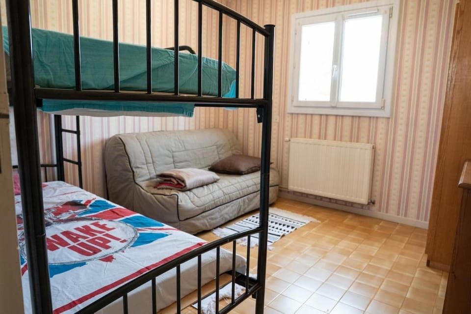 Bedroom, bunk bed