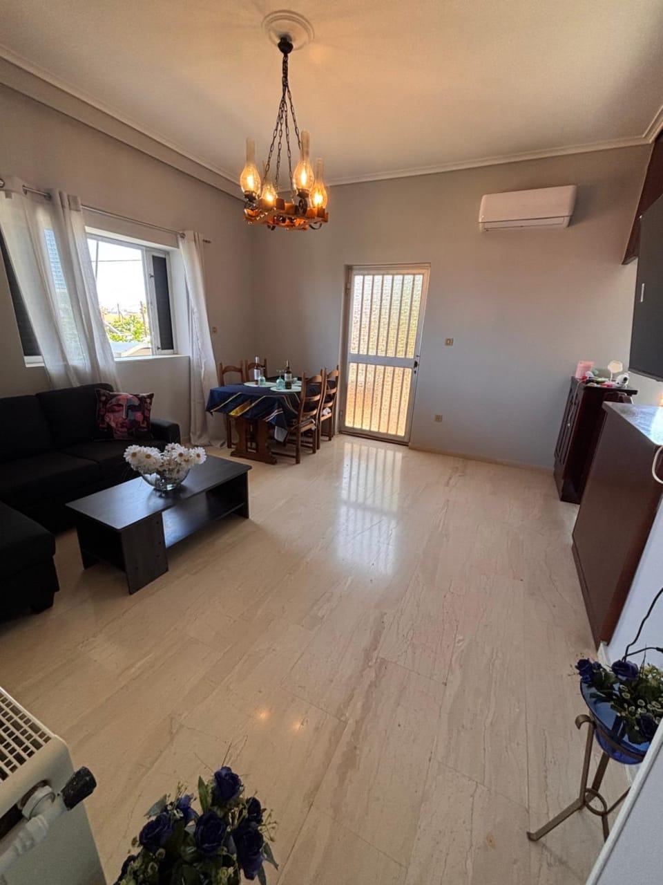 TV and multimedia, Living room, Dining area, air conditioner