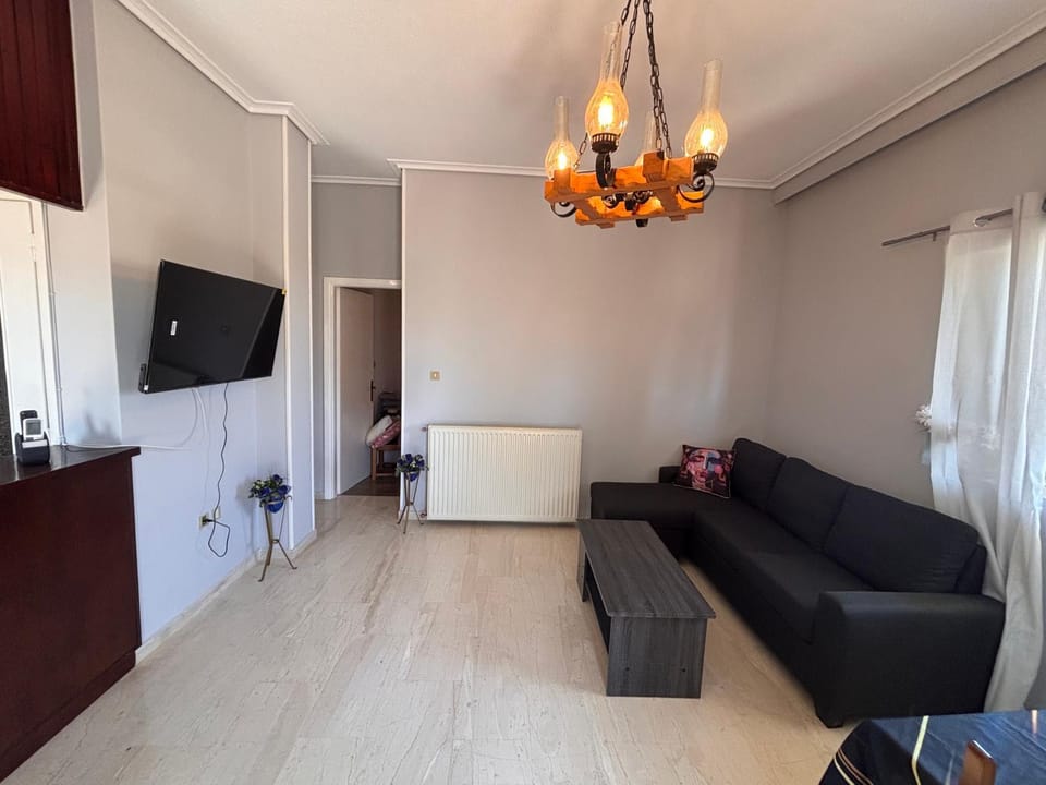Communal lounge/ TV room, TV and multimedia, Living room, Seating area, Evening entertainment
