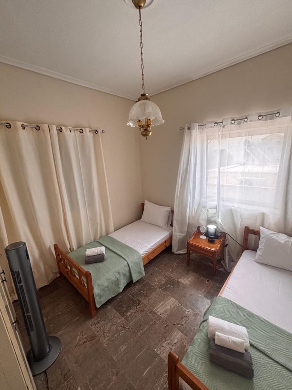 Bed, Photo of the whole room, Seating area, Bedroom, towels