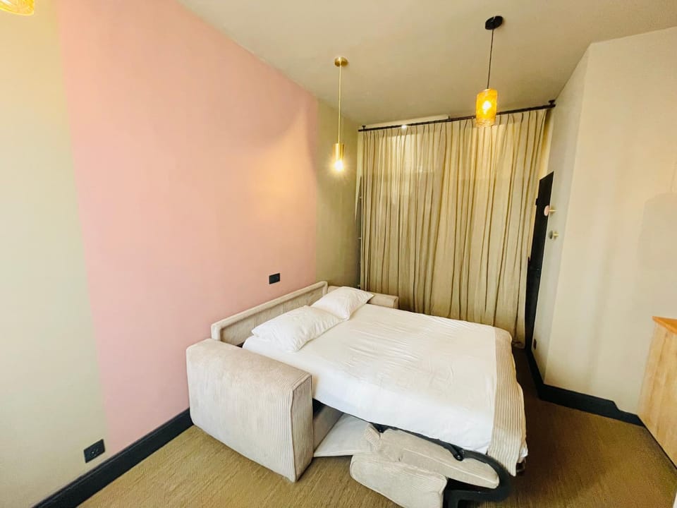 Bed, Photo of the whole room