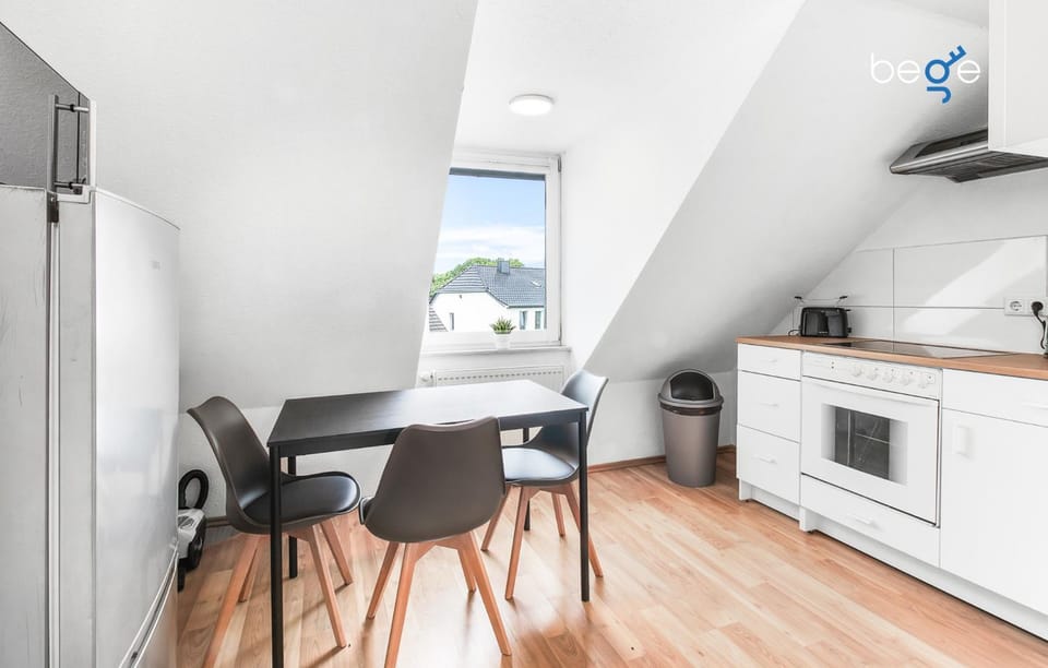 Kitchen or kitchenette, Seating area, Dining area, oven, stove, toaster