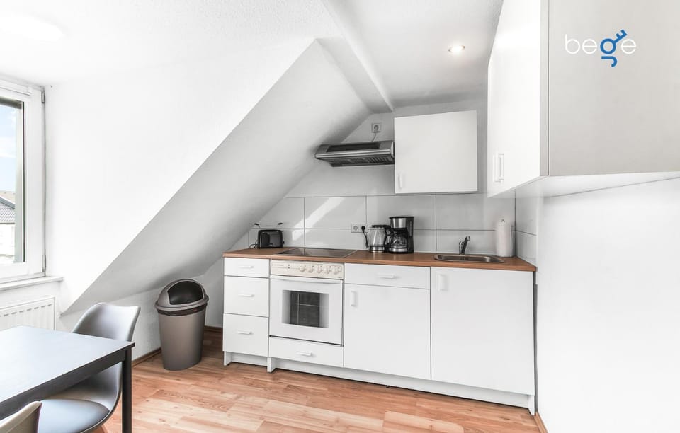 Coffee/tea facilities, Kitchen or kitchenette, Dining area, dishwasher, oven, stove, toaster