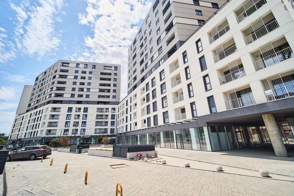 Property building, Day, Location