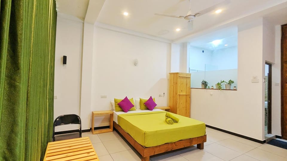 Bed, Photo of the whole room, Seating area, Bedroom
