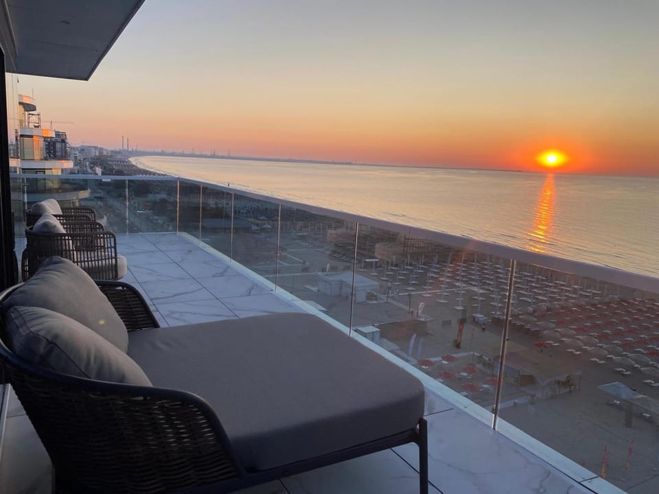 Day, Natural landscape, View (from property/room), Balcony/Terrace, Seating area, Beach, Sea view, Sunrise, Sunset