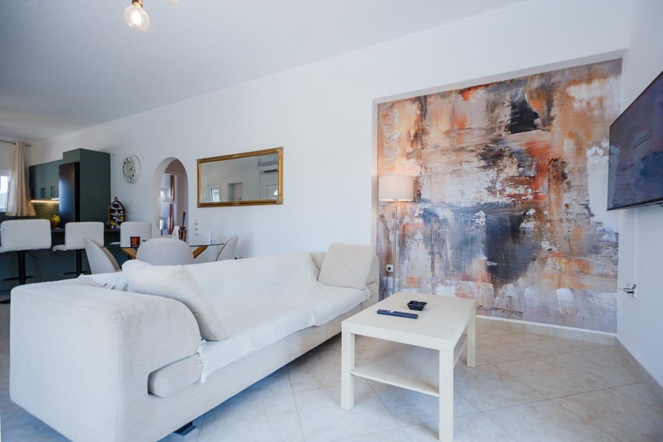 TV and multimedia, Living room, Decorative detail, Seating area