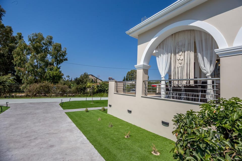 Property building, Spring, Day, Garden, Garden, View (from property/room), Balcony/Terrace, Garden view