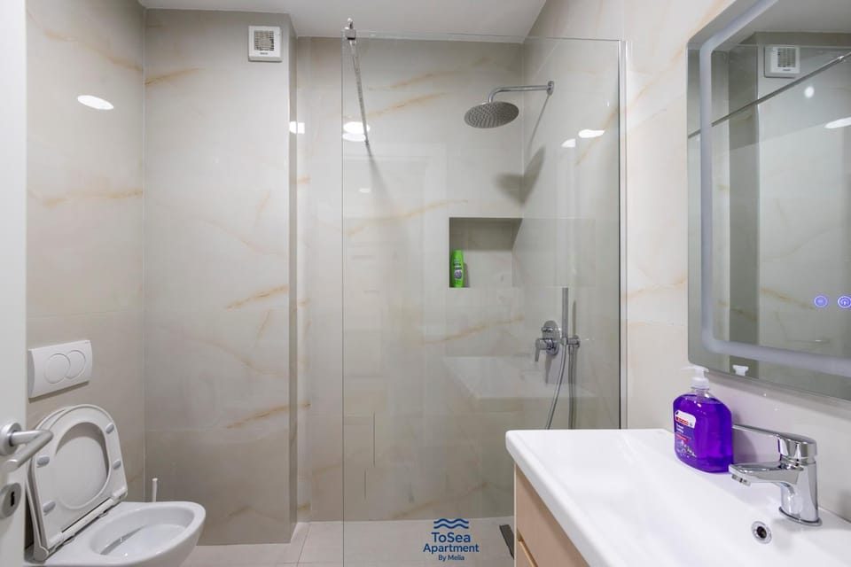 Shower, Toilet, Bathroom, towels