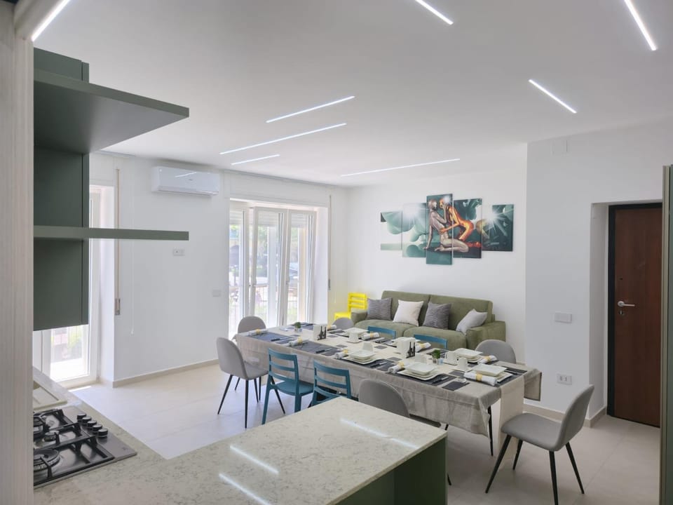 Living room, Photo of the whole room, Seating area, Dining area