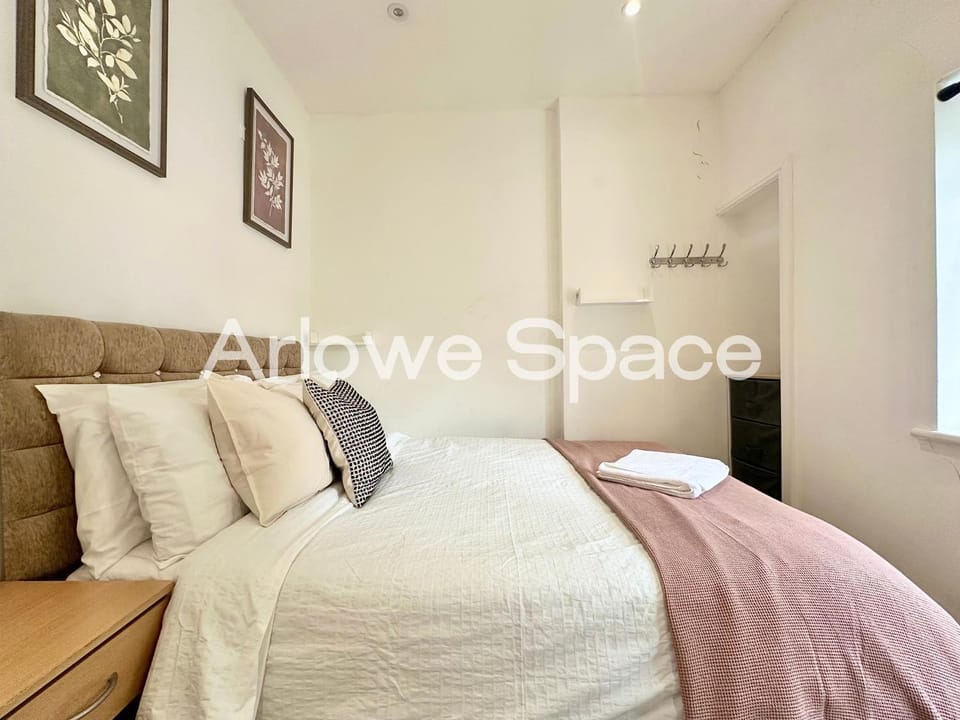 Iconic Classic 3-Bedroom Flat Apartment in Edgware