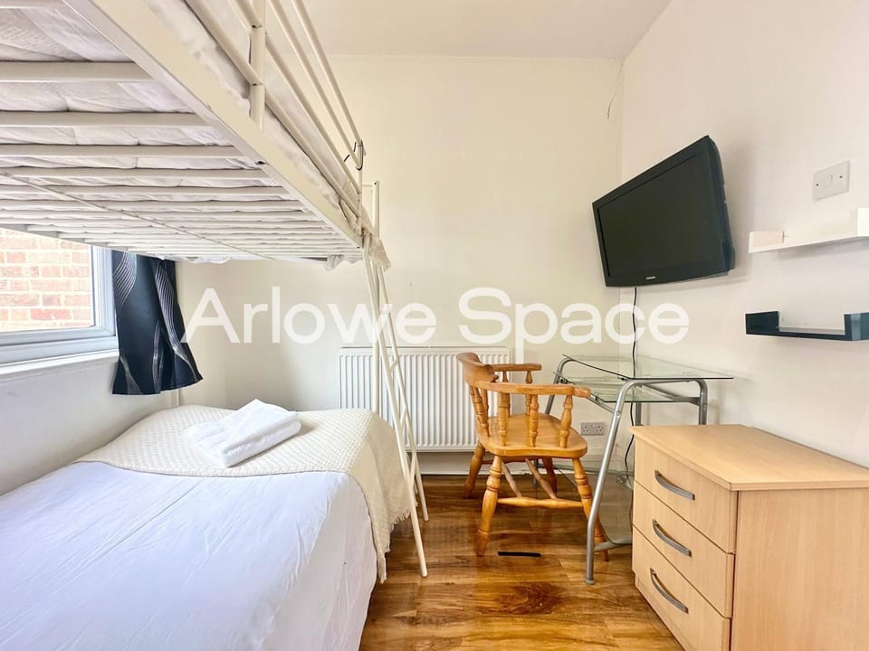 Iconic Classic 3-Bedroom Flat Apartment in Edgware