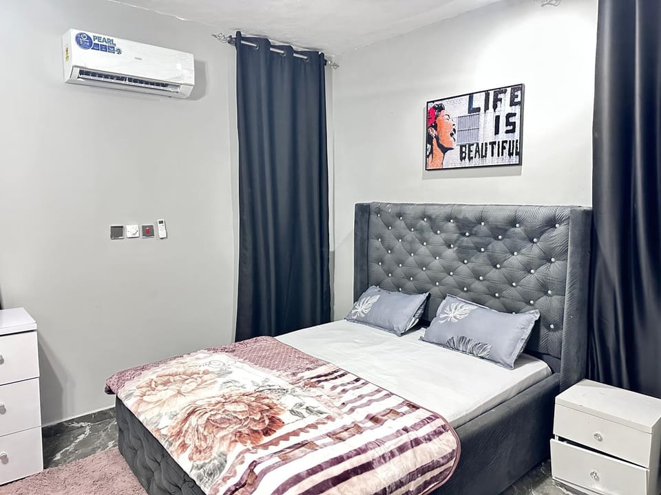 Bed, Photo of the whole room, Bedroom, air conditioner
