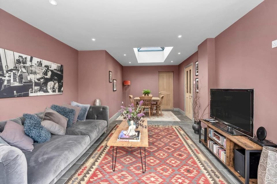 Entire spacious house in BSE House in Bury Saint Edmunds