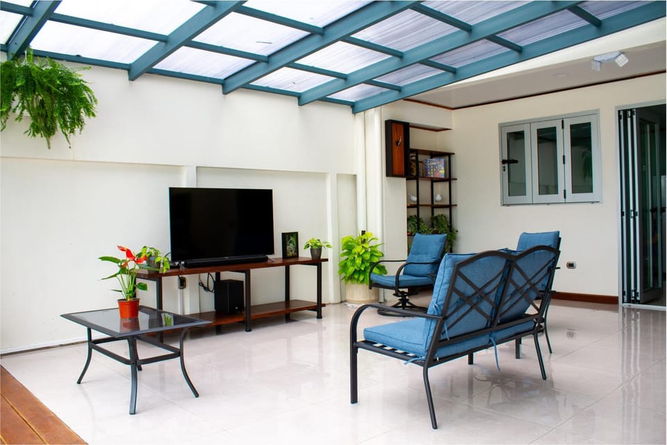 Communal lounge/ TV room, TV and multimedia, Living room, Seating area, Evening entertainment