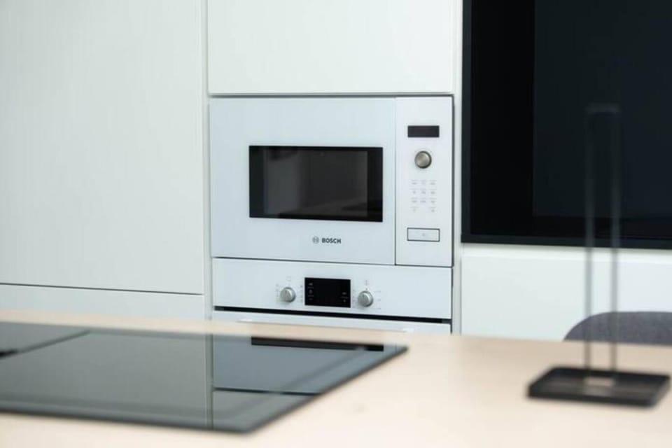 Kitchen or kitchenette, minibar