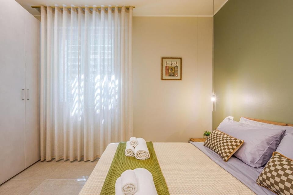 Bed, Photo of the whole room, Bedroom, towels, wardrobe