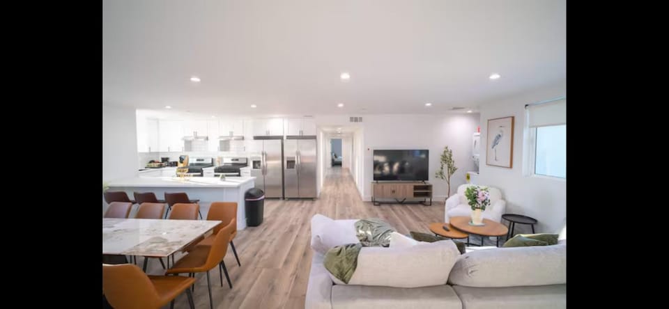 Communal lounge/ TV room
