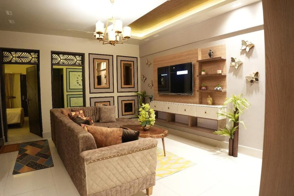 Communal lounge/ TV room, TV and multimedia, Living room, Seating area, Evening entertainment