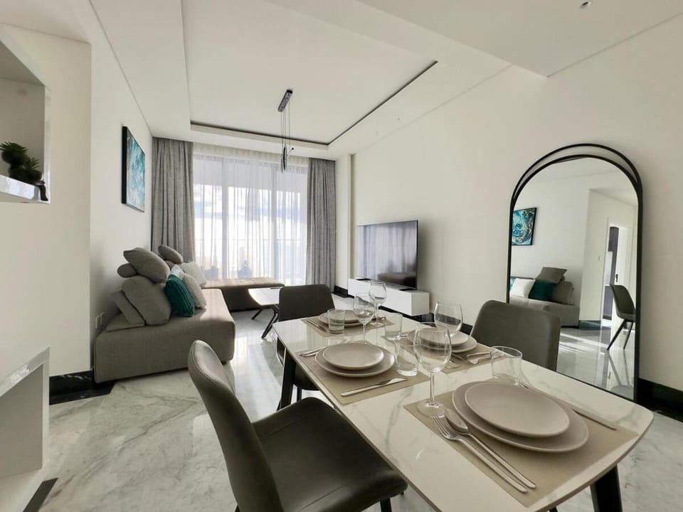 Modern 1BR with Private Jacuzzi in Business Bay Apartment in Dubai