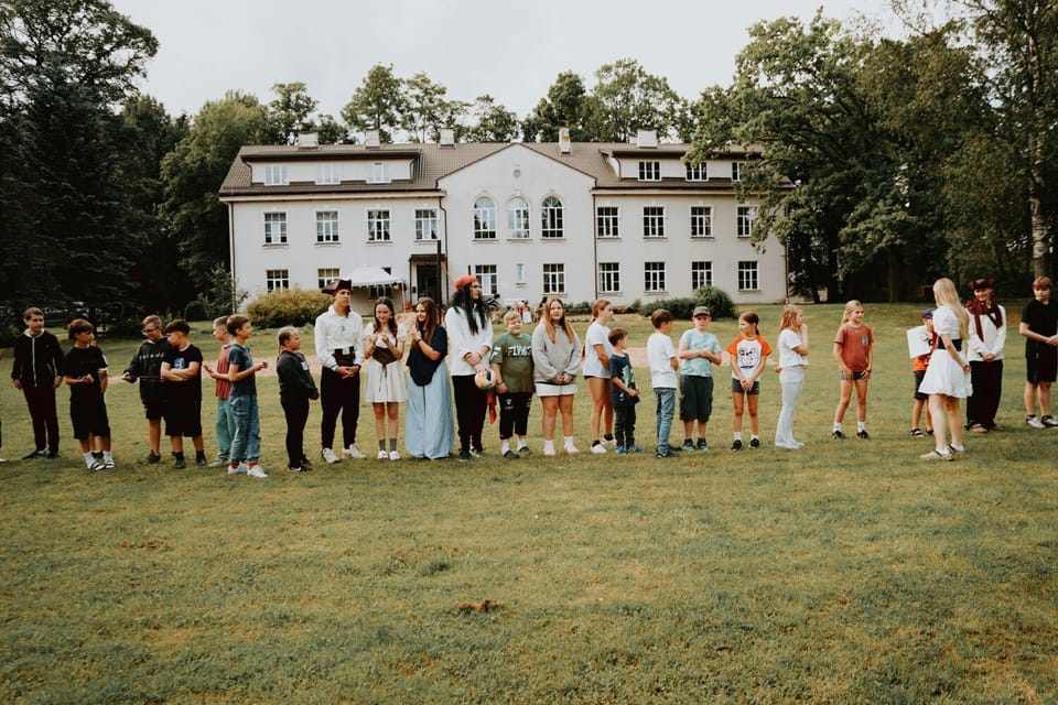 People, Natural landscape, Garden view, children, group of guests