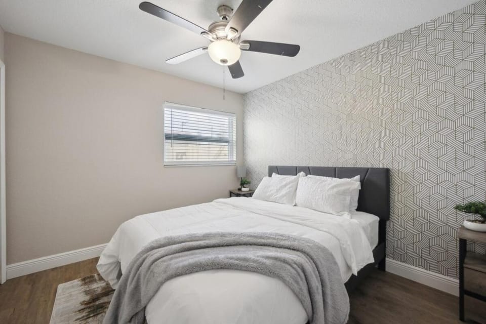 Apollo Beach Retreat - 3BR - Pool - Backyard -BBQ Villa in Apollo Beach