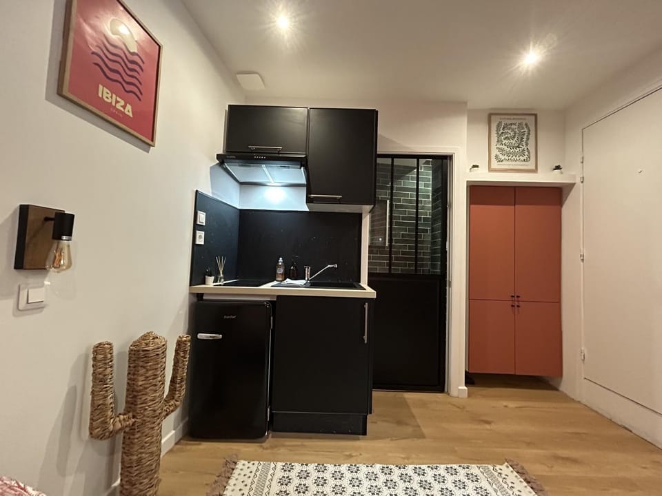 Kitchen or kitchenette