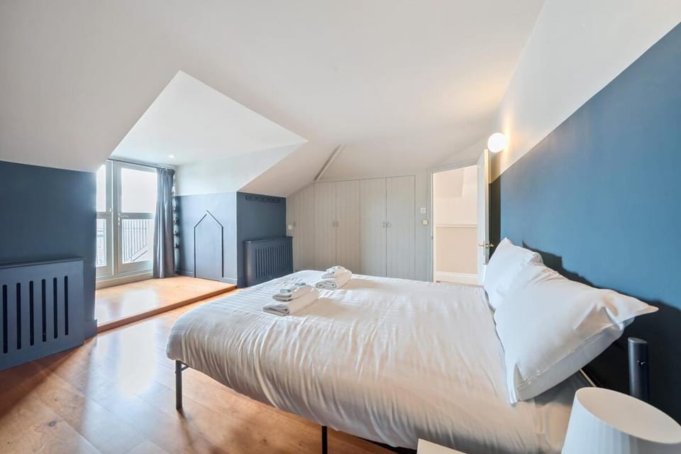 Ping Pong Flat Apartment in London Borough of Camden