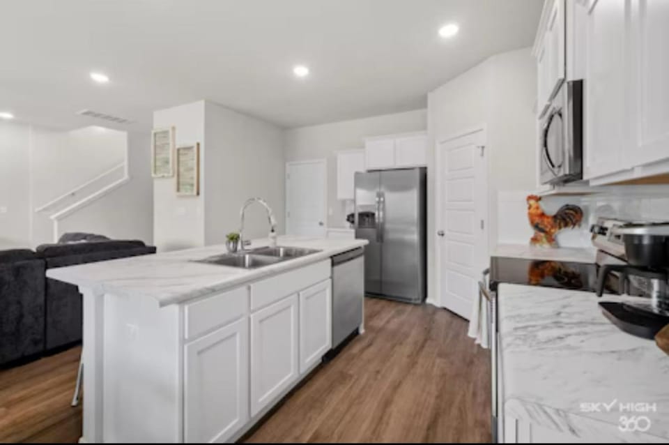 Kitchen or kitchenette, dishwasher