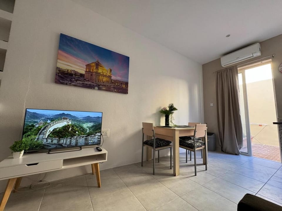 Central and Modern Apartment St Julians Apartment in Saint Julians