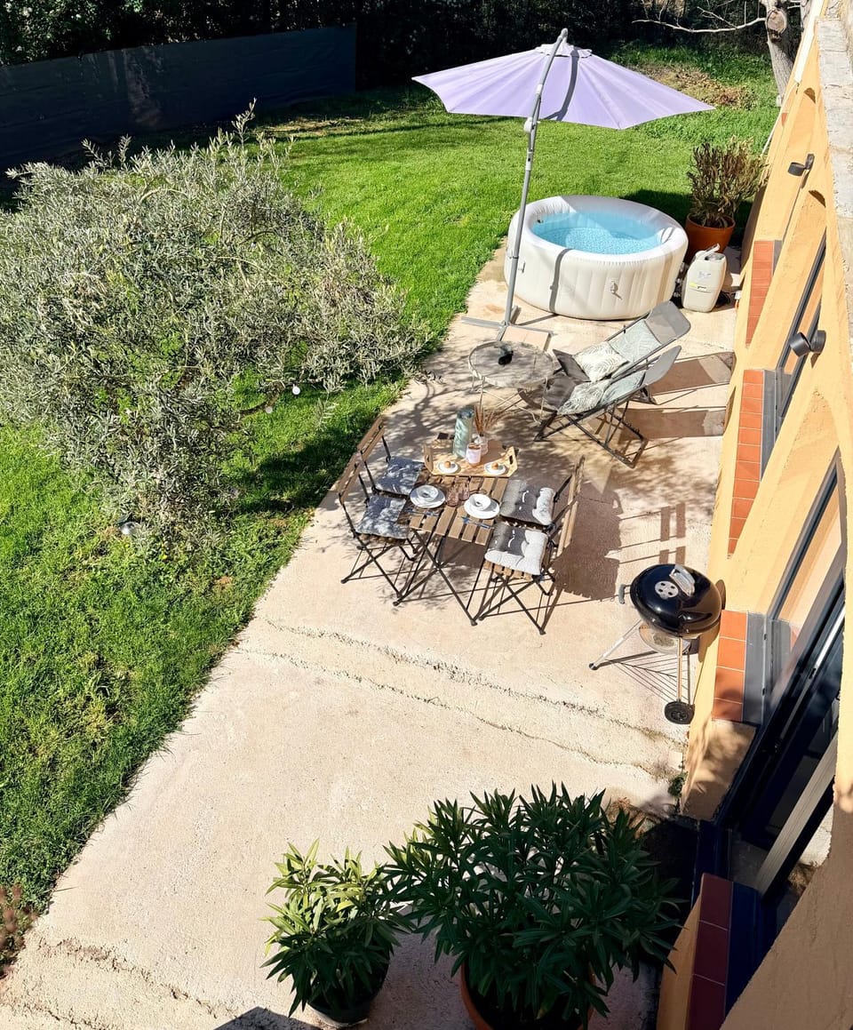 Aix-en-Provence, Cosy studio au calme de la campagne avec Spa et Clim Apartment in Aix-en-Provence