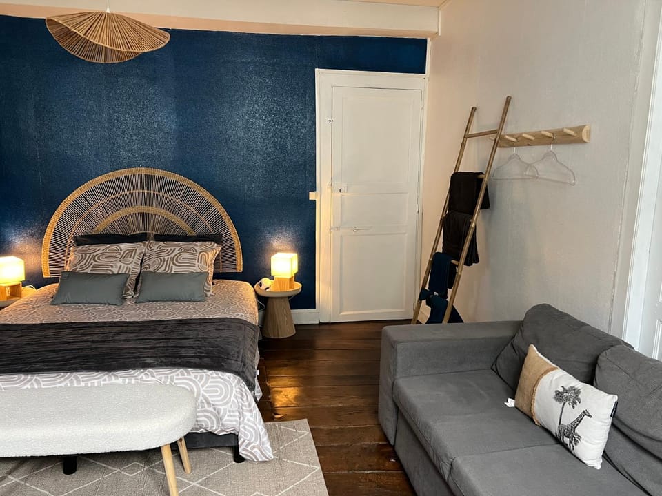 Maison rénovée , 4 chambres, terrasse conviviale, au centre commerces à pied Villa in Nouvelle-Aquitaine