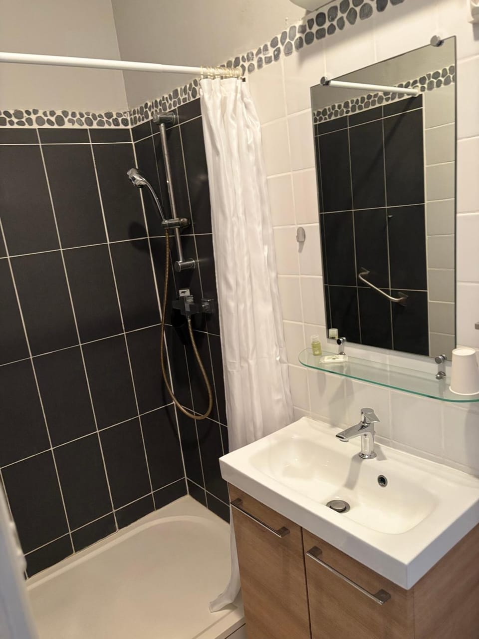 Shower, Bathroom, hair dryier, heating