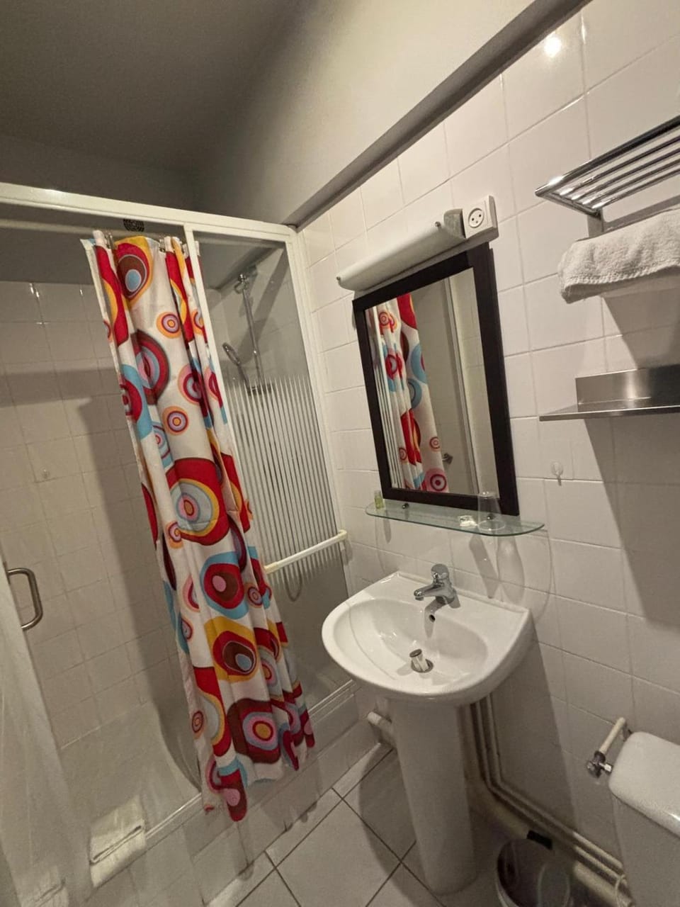 Shower, Toilet, Bathroom, hair dryier, heating, towels