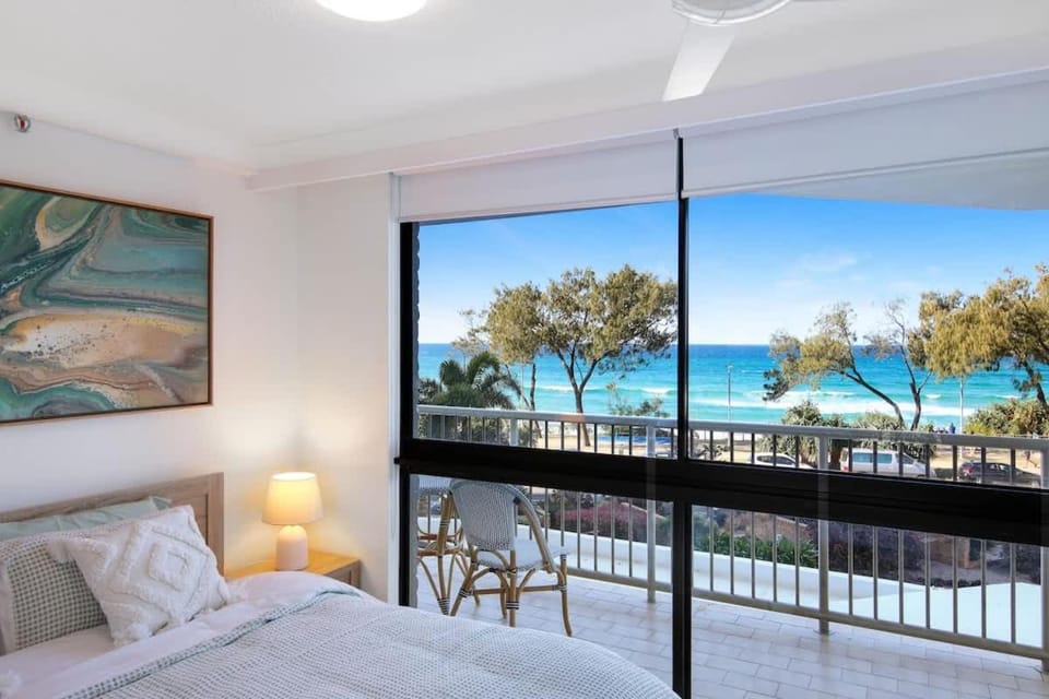 The Ocean Arcade - Views Games & Vibes Apartment in Surfers Paradise