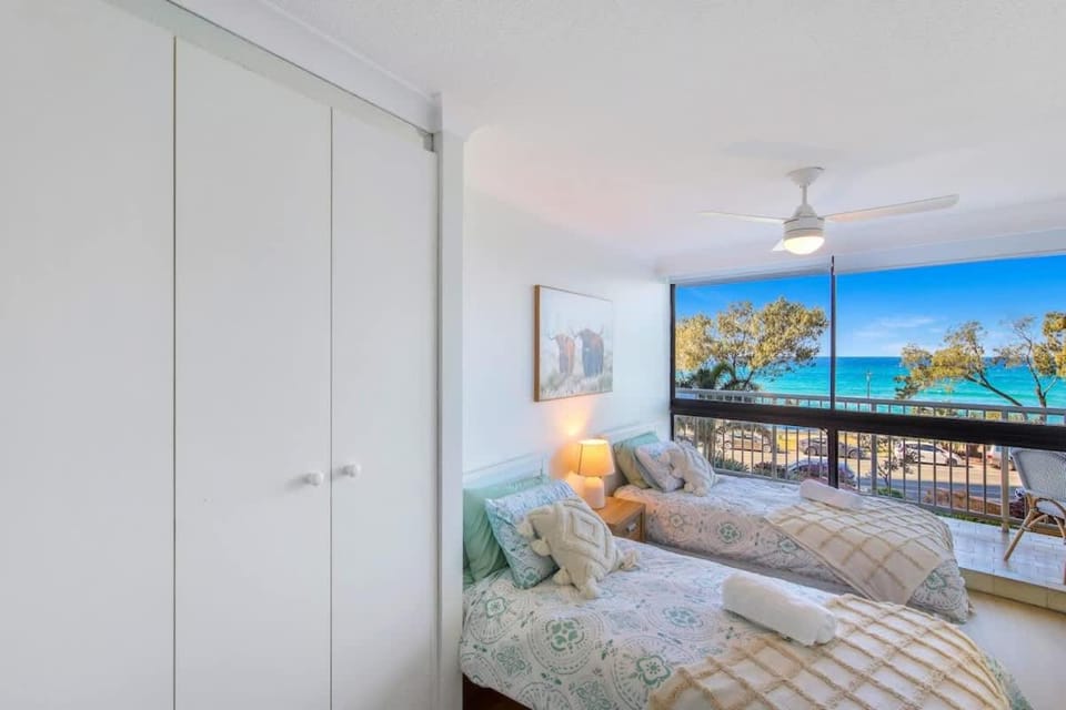 The Ocean Arcade - Views Games & Vibes Apartment in Surfers Paradise