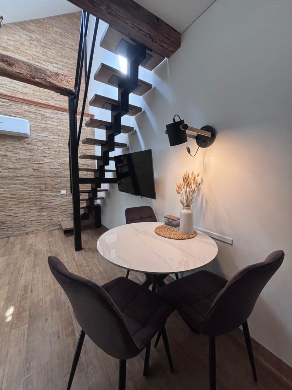 TV and multimedia, Dining area
