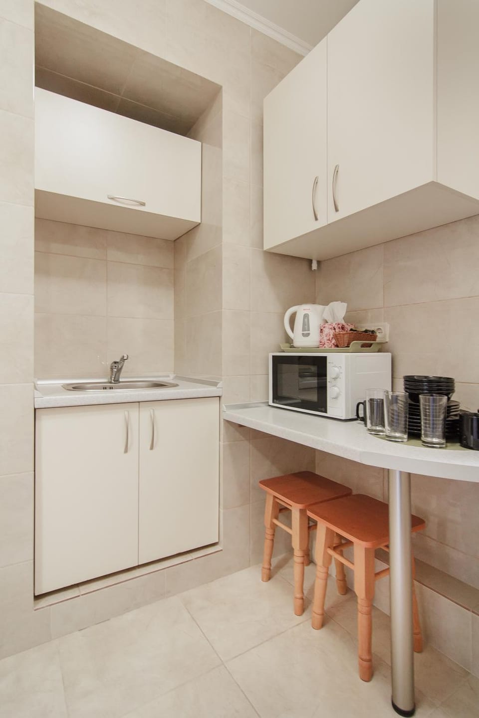 Coffee/tea facilities, Kitchen or kitchenette, Decorative detail, Dining area