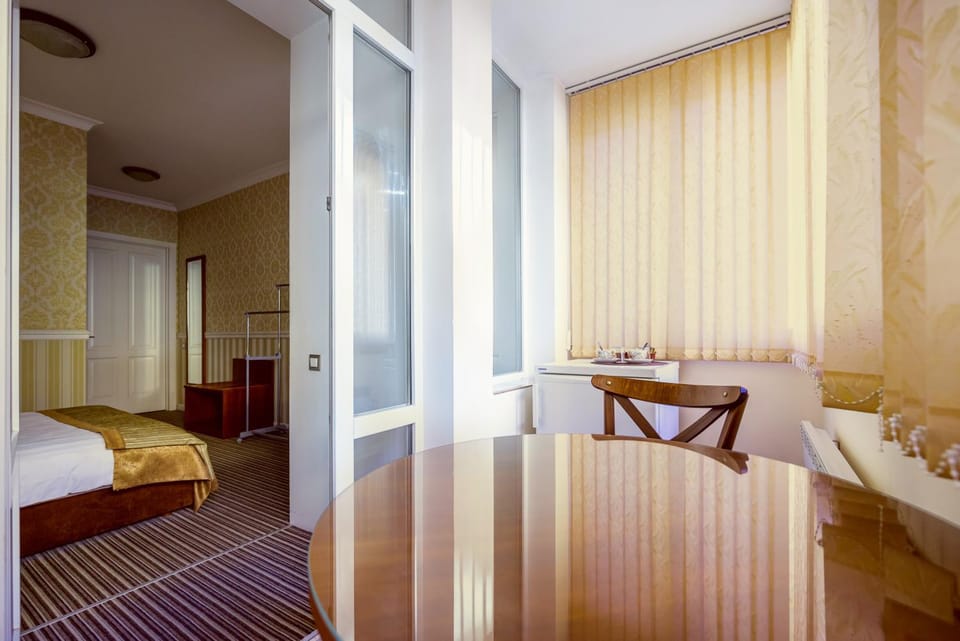 Bed, Balcony/Terrace, Decorative detail