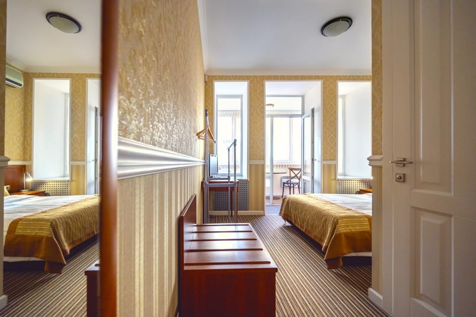 Bed, Balcony/Terrace, Decorative detail