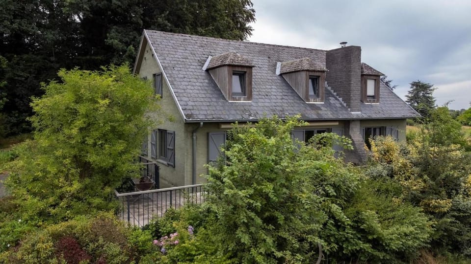 Property building, Day, Garden, Garden view